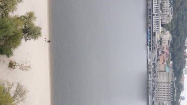 Dnipro Nehri 'nin dikey görüntüsü - Ukrayna' nın ana nehri