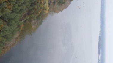 Dnipro Nehri 'nin dikey görüntüsü - Ukrayna' nın ana nehri