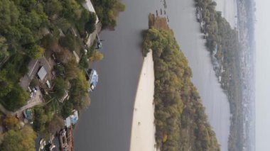 Dnipro Nehri 'nin dikey görüntüsü - Ukrayna' nın ana nehri