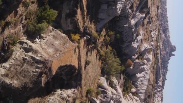 Vertikales Video Kappadokien Landschaft Luftaufnahme. Türkei. Goreme-Nationalpark — Stockvideo