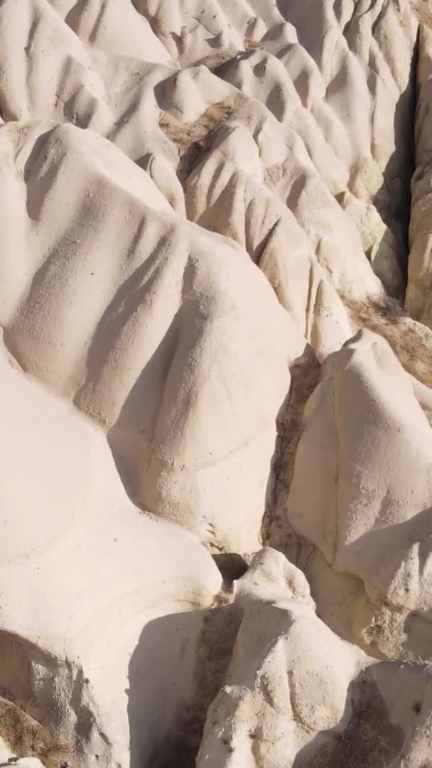 Dikey video Cappadocia manzara havası. Hindi. Goreme Ulusal Parkı — Stok video