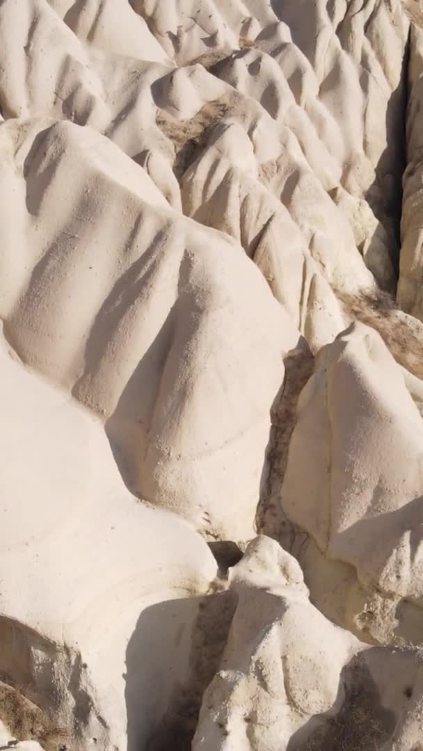 Vídeo vertical Capadócia vista aérea paisagem. A Turquia. Parque Nacional de Goreme — Vídeo de Stock