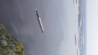 Dnipro Nehri 'nin dikey görüntüsü - Ukrayna' nın ana nehri