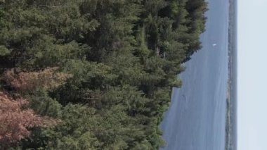 Dnipro Nehri 'nin dikey görüntüsü - Ukrayna' nın ana nehri