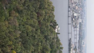 Dnipro Nehri 'nin dikey görüntüsü - Ukrayna' nın ana nehri