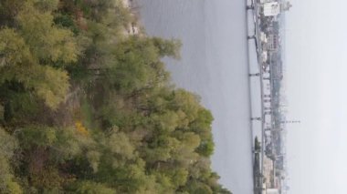 Dnipro Nehri 'nin dikey görüntüsü - Ukrayna' nın ana nehri