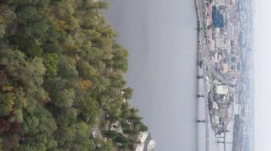 Dnipro Nehri 'nin dikey görüntüsü - Ukrayna' nın ana nehri