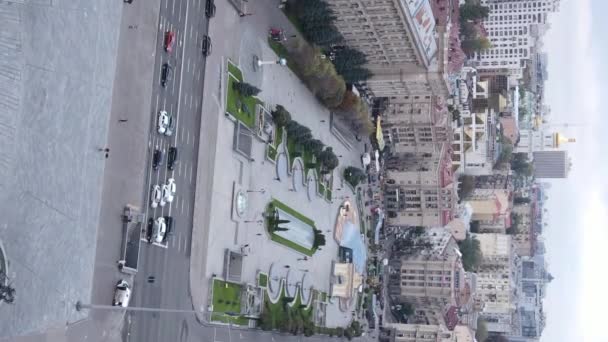 Vertikální video Kyjev, Ukrajina Náměstí nezávislosti, Maidan. Letecký pohled — Stock video