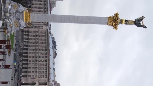 Vertikal video Kiev, Ukraina Självständighetstorget, Maidan. Flygbild — Stockvideo