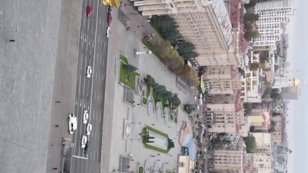 Вертикальне відео Kyiv, Ukraine Independence Square, Maidan. Вид з повітря — стокове відео