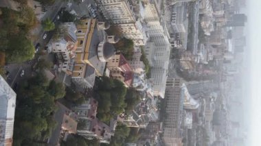 Ukrayna 'nın dikey video başkenti Kyiv. Hava görüntüsü. Kiev