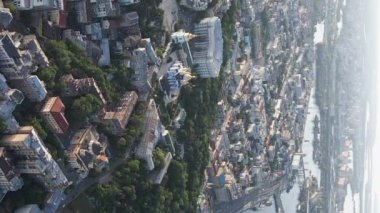 Ukrayna 'nın dikey video başkenti Kyiv. Hava görüntüsü. Kiev