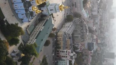 Ukrayna 'nın dikey video başkenti Kyiv. Hava görüntüsü. Kiev