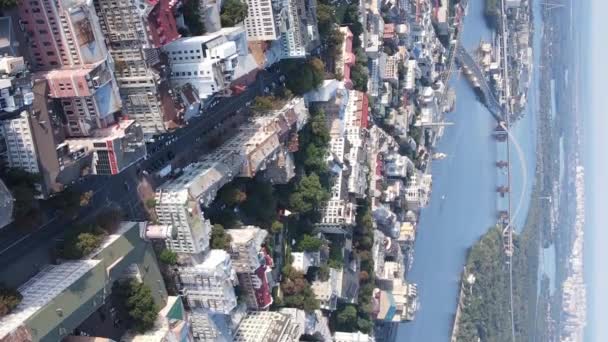 Függőleges videó fővárosa Ukrajna - Kijev. Légi felvétel. Kijev — Stock videók