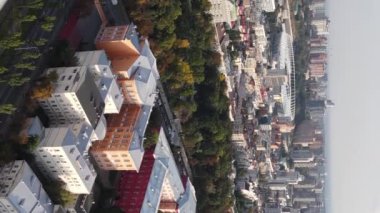 Ukrayna 'nın dikey video başkenti Kyiv. Hava görüntüsü. Kiev