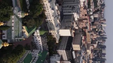 Ukrayna 'nın dikey video başkenti Kyiv. Hava görüntüsü. Kiev