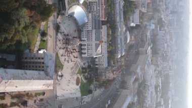 Ukrayna 'nın dikey video başkenti Kyiv. Hava görüntüsü. Kiev