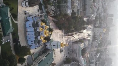 Ukrayna 'nın dikey video başkenti Kyiv. Hava görüntüsü. Kiev