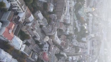 Ukrayna 'nın dikey video başkenti Kyiv. Hava görüntüsü. Kiev