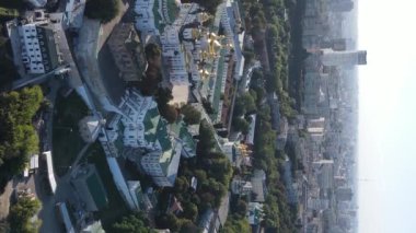 Ukrayna 'nın dikey video başkenti Kyiv. Hava görüntüsü. Kiev