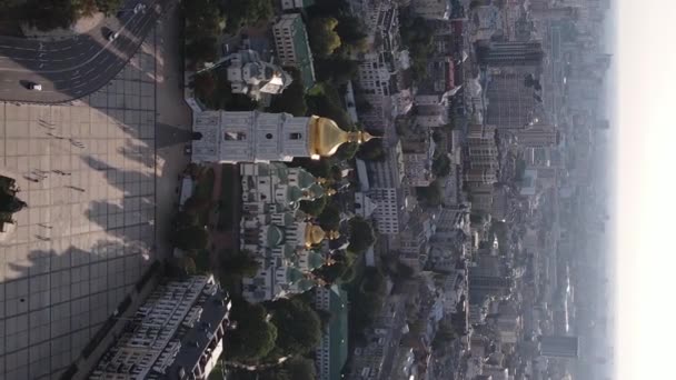 Függőleges videó fővárosa Ukrajna - Kijev. Légi felvétel. Kijev — Stock videók