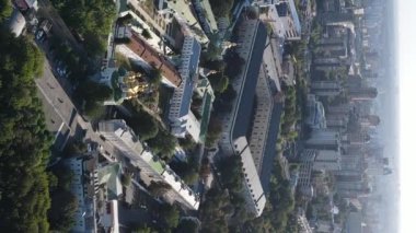 Ukrayna 'nın dikey video başkenti Kyiv. Hava görüntüsü. Kiev