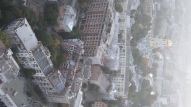 Ukrayna 'nın dikey video başkenti Kyiv. Hava görüntüsü. Kiev