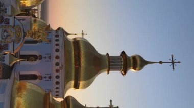 Sabah St. Michaels Altın Kubbe Manastırı 'nın dikey videosu. Kyiv, Ukrayna