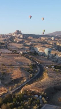 Kapadokya, Türkiye - balon fırlatılışının dikey videosu