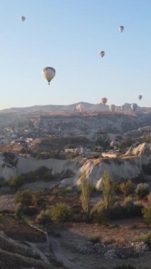 Kapadokya, Türkiye - balon fırlatılışının dikey videosu
