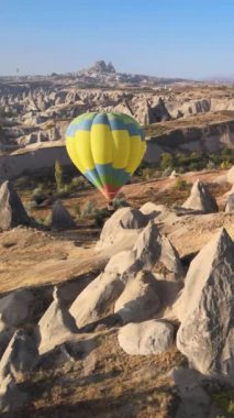 Kapadokya, Türkiye - balon fırlatılışının dikey videosu