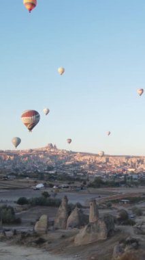 Kapadokya, Türkiye - balon fırlatılışının dikey videosu