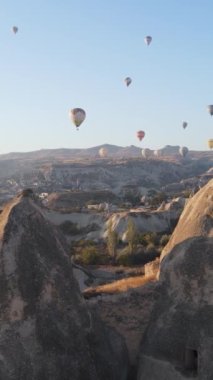 Kapadokya, Türkiye - balon fırlatılışının dikey videosu