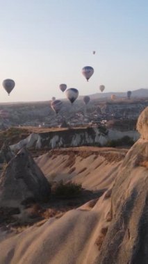 Kapadokya, Türkiye - balon fırlatılışının dikey videosu