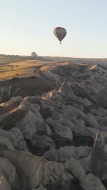 Kapadokya, Türkiye - balon fırlatılışının dikey videosu