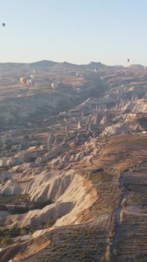 Kapadokya, Türkiye - balon fırlatılışının dikey videosu
