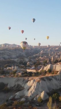 Kapadokya, Türkiye - balon fırlatılışının dikey videosu