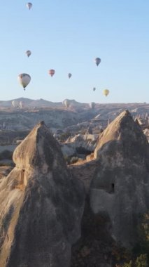 Kapadokya, Türkiye - balon fırlatılışının dikey videosu