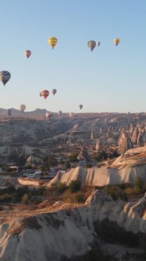 Kapadokya, Türkiye - balon fırlatılışının dikey videosu