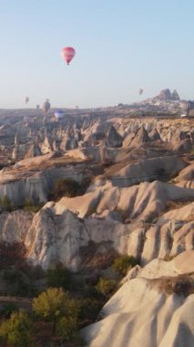 Kapadokya, Türkiye - balon fırlatılışının dikey videosu