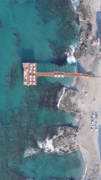 Vídeo vertical Alanya, Turquia - uma cidade balnear. Vista aérea — Vídeo de Stock