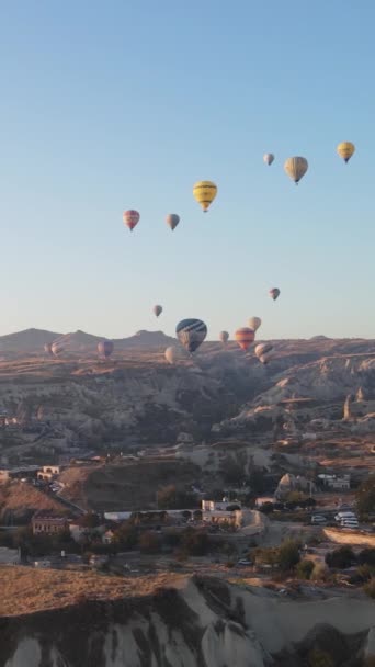 Cappadoce, Turquie - vidéo verticale du lancement du ballon — Video