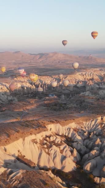Capadócia, Turquia - vídeo vertical do lançamento do balão — Vídeo de Stock