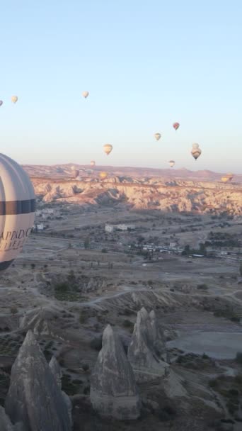 Capadócia, Turquia - vídeo vertical do lançamento do balão — Vídeo de Stock