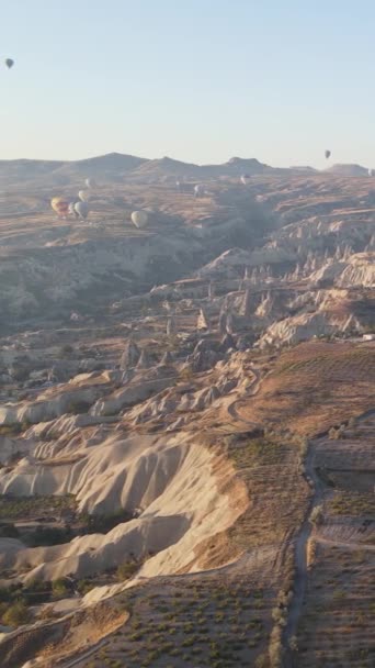 Capadocia, Turquía - vídeo vertical de lanzamiento de globos — Vídeo de stock