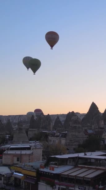 Capadocia, Turquía - vídeo vertical de lanzamiento de globos — Vídeo de stock