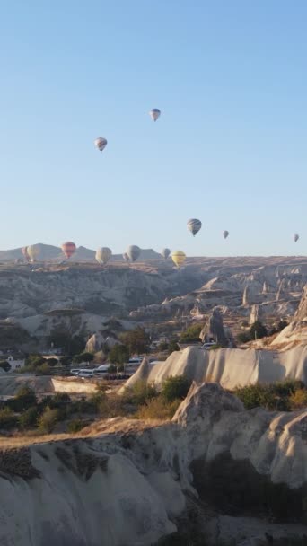 Cappadocia, Turchia - video verticale del lancio del palloncino — Video Stock