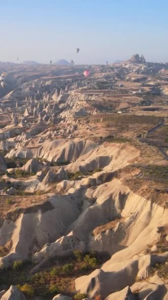 Capadocia, Turquía - vídeo vertical de lanzamiento de globos — Vídeo de stock
