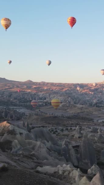 Capadocia, Turquía - vídeo vertical de lanzamiento de globos — Vídeos de Stock