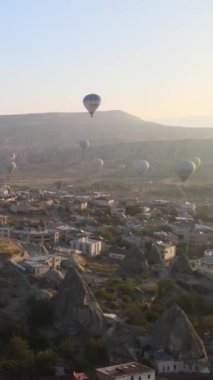 Kapadokya, Türkiye - balon fırlatılışının dikey videosu